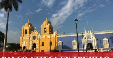 imágen de la catedral de trujillo con la palabra banco azteca de color blanco y ellogo de la web