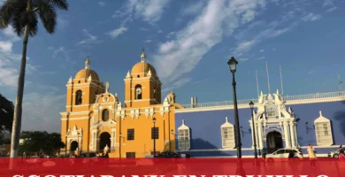 imágen de la catedral de trujillo com las palabras scotiabank en color blanco