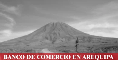 imágen del volcan misti en blanco y negro desenfocado con la palabra banco de comercio, iconos de contacto y el logo de la web.