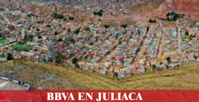 imágen panorámica de La Rinconada en Juliaca en fondo desenfocado con la palabra bbva, iconos de contacto y el logo de la web.