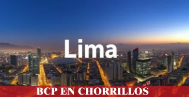 imágen panorámica de la ciudad de Lima con la palabra chorrillos en la parte de abajo, iconos de contacto y el logo de la web.