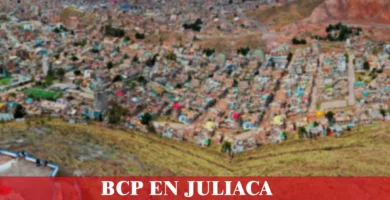 imágen panorámica de La Rinconada en Juliaca en fondo desenfocado con la palabra bcp, iconos de contacto y el logo de la web.