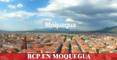 imágen panorámica de la ciudad de moquegua en fondo desenfocado con la palabra bcp en la parte de abajo, iconos de contacto y el logo de la web.