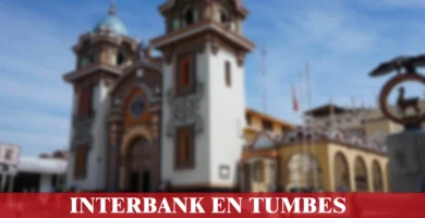 imágen de la catedral de Tumbes en fondo desenfocado con la palabra interbank, iconos de contacto y el logo de la web.