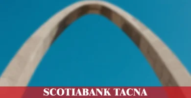 imágen cercana del arco de la plaza de Tacna en fondo desenfocado con la palabra scotiabank, iconos de contacto y el logo de la web.