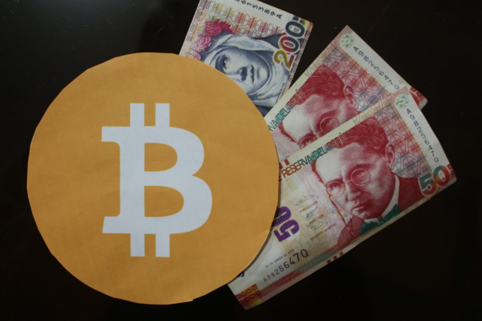 Invertir en Bitcoins como forma de cuidar tus ahorros : ¿Cómo hacerlo de  forma segura? | INFOBANCOSYFINANZAS.PE